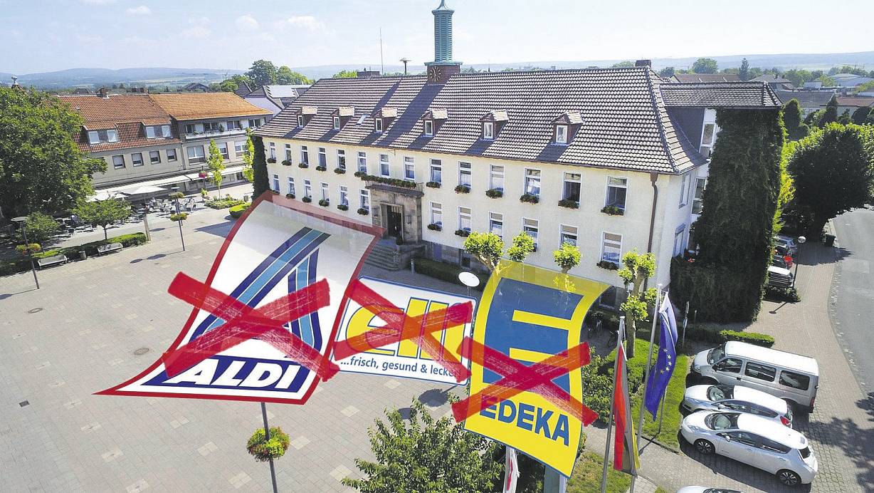 Durch die Absage des Rathaus-Neubaus in Bad Lippspringe ist auch eine mögliche Ansiedlung eines Discounters hinfällig. | © Jens Reddeker / Montage: Thomas Grundmann