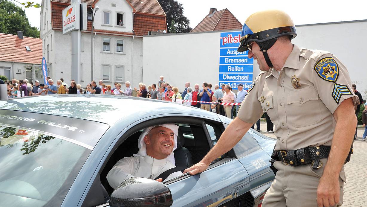 Gute Fahrt: Das wünschte die "Highway Patrol" dem "Scheich" | © Alexander Jenniches