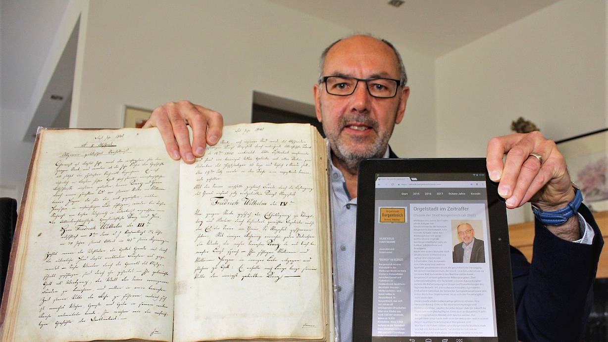 Hubertus Hartmann: Er hat auch Ausschnitte der alten, im Jahr 1800 begonnen Chronik, digitalisiert. | © Privat