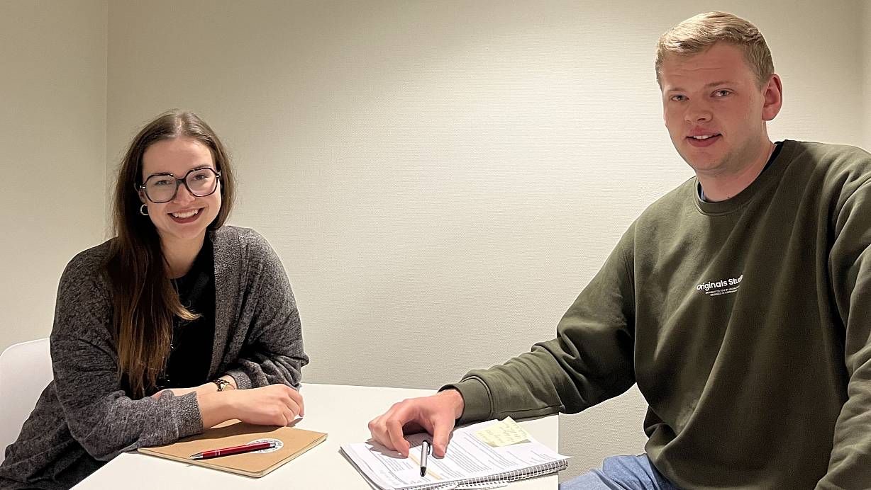 Vanessa Janzen (Die Linke) und Clemens Krüger (CDU) gehören beide zu den jüngsten Ratsmitgliedern im Lübbecker Land. | © Amelie Halstenberg
