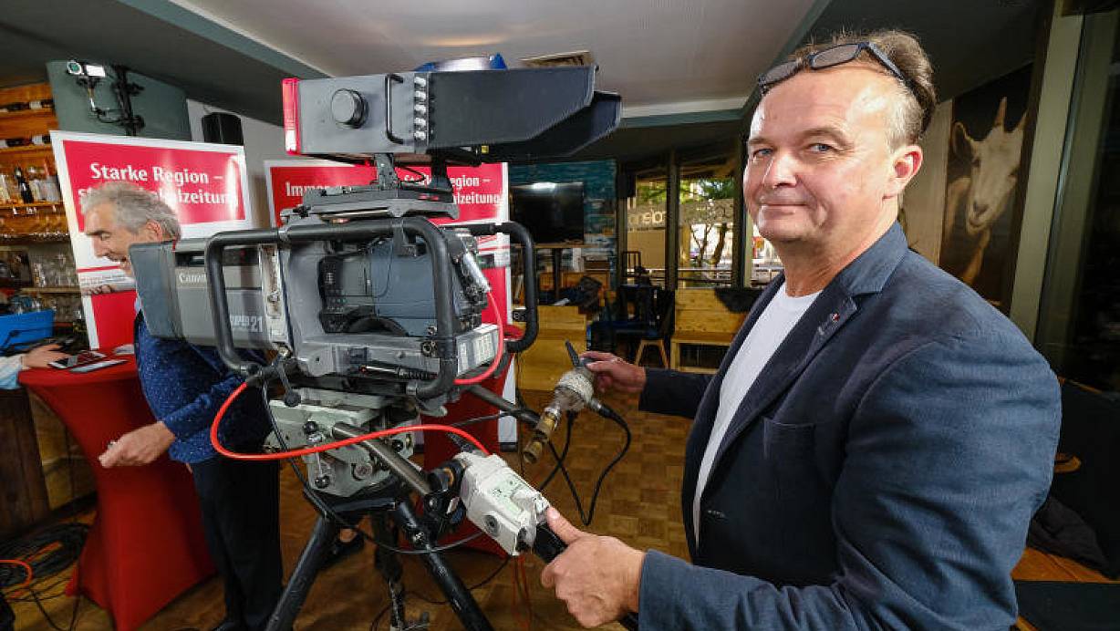 Christian Mathiesen hat auf die geänderten Anforderungen seiner Kunden reagiert und bietet mit seinem Unternehmen Live-Streaming an. | © Foto: Andreas Zobe