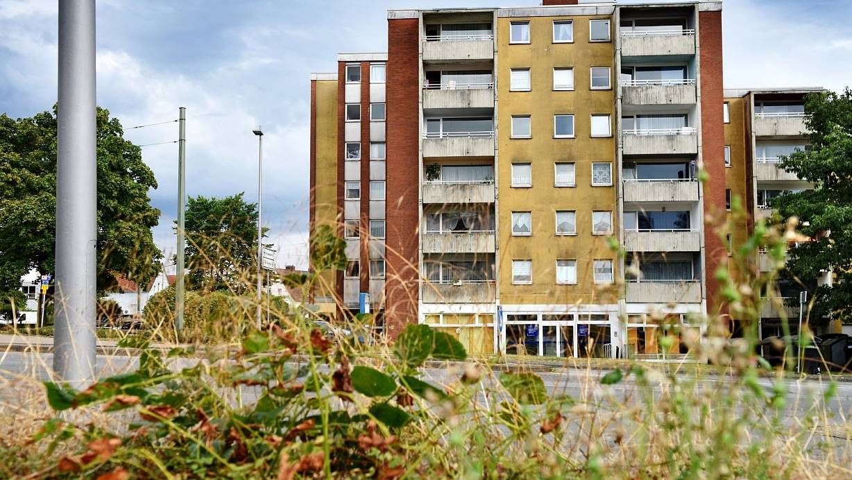 Mieterprotest mit Folgen: Der Fall des Brackweder Skandal-Hauses wird wohn nicht schnell zu den Akten gelegt. | © Barbara Franke