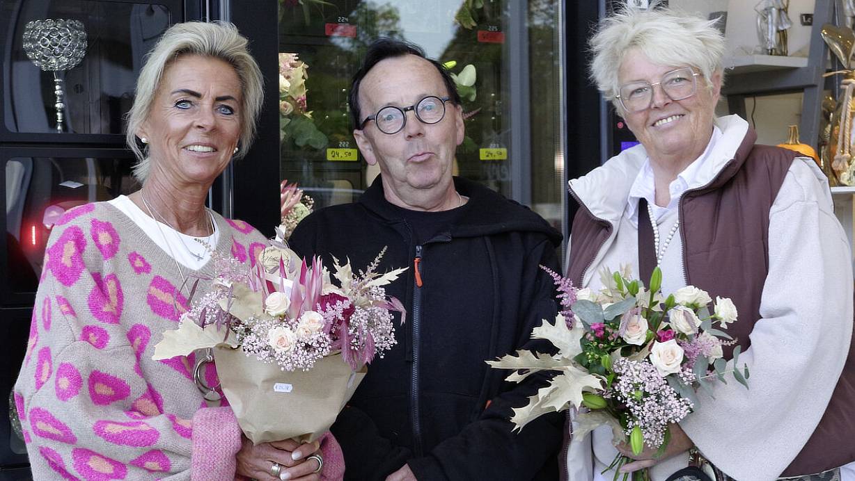 Sandra Hottung (v.l.), Michael Stengel und Petra Russ freuen sich, dass es jetzt einen Blumenautomaten gibt. | © Privat