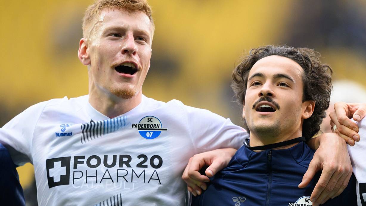 Laurin Curda (l.) ist Paderborns Spieler des Monats Oktober. Mika Baur (r.), der die Wahl im September gewann, darf derweil auf sein Deb&uuml;t in der deutschen U21 hoffen. | &copy; picture alliance/dpa