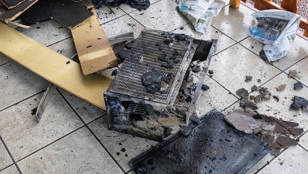 Das Feuer war in der Küche ausgebrochen und hatte dort auf eine Dunstabzugshaube übergegriffen. | © Feuerwehr Porta/Michael Horst