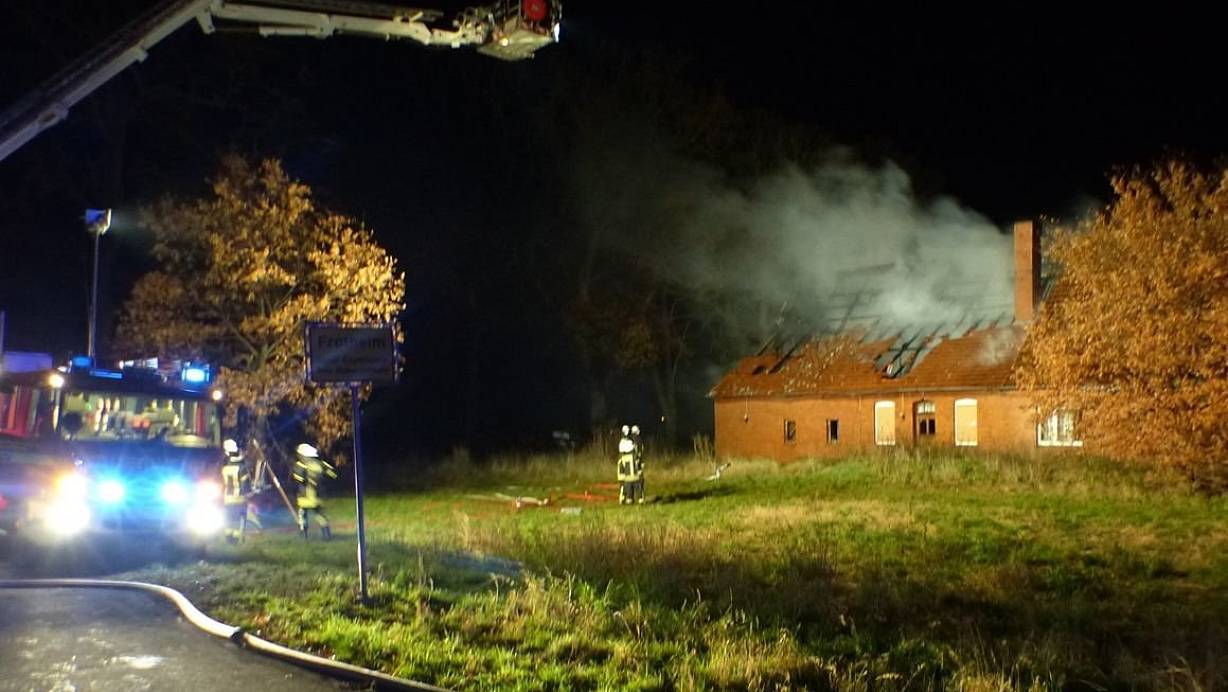 Das Gebäude wurde bei dem Brand schwer beschädigt. | © Polizei Minden-Lübbecke