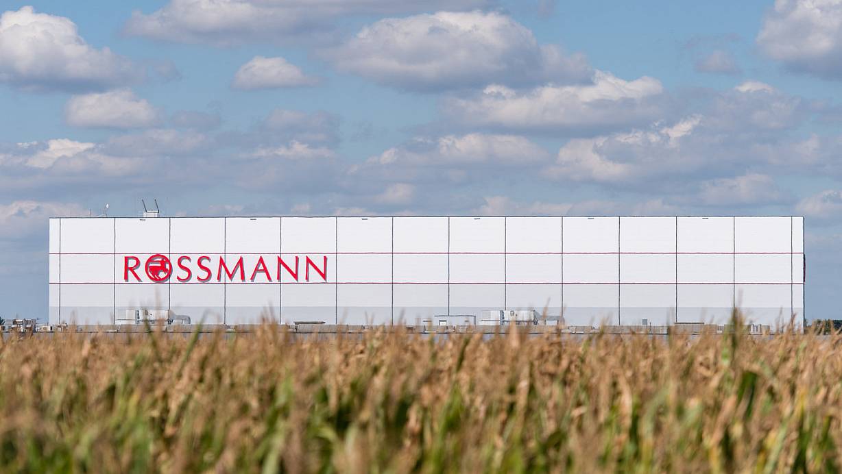 Die Drogeriemarktkette Rossmann ruft vorsorglich  "Babydream"-Produkte bestimmter Chargen zur&uuml;ck. | &copy; picture alliance / dpa