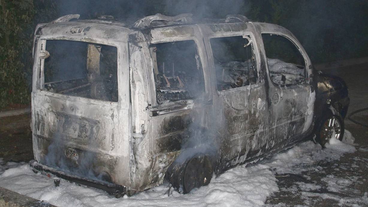Der Rest vom Auto. | © Polizei Minden-Lübbecke