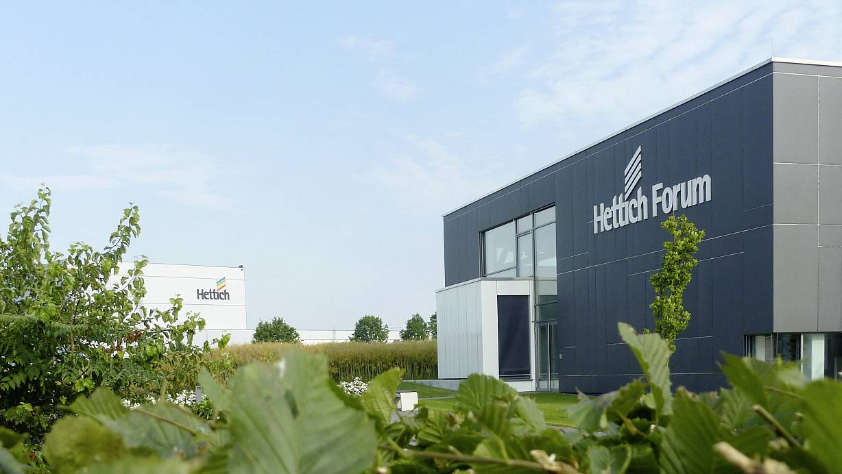 Aufgrund der anhaltenden Krise in der Möbelbranche strukturiert Hettich aktuell Standorte um oder trennt sich von ihnen. | © Hettich