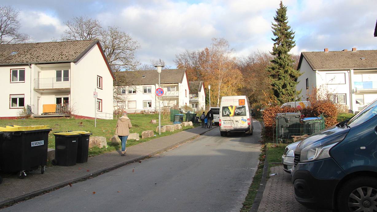 In der Augustdorfer Siedlung "Am Dören" müssen viele Gebäude saniert werden; Heizungen sind veraltet und Wohnungen renovierungsbedürftig. | © Cordula Gröne