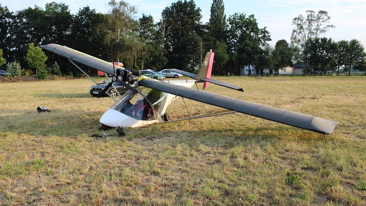 Nicht geplante Landung eines Ultraleichtflugzeugs Stemwede. | © Polizei Minden-Lübbecke