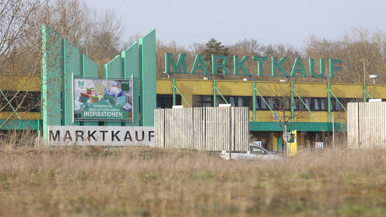 Tatort im Jahr 2009: Möglicherweise haben die Ex-RAF-Terroristen Garweg, Staub und Klette vor neun Jahren den Löhner Marktkauf überfallen. Das LKA Niedersachsen hat eine Genspur von der Tat sichergestellt, die zu den RAF-Rentnern führt. ArchivFoto: Ulf Hanke | © Ulf Hanke