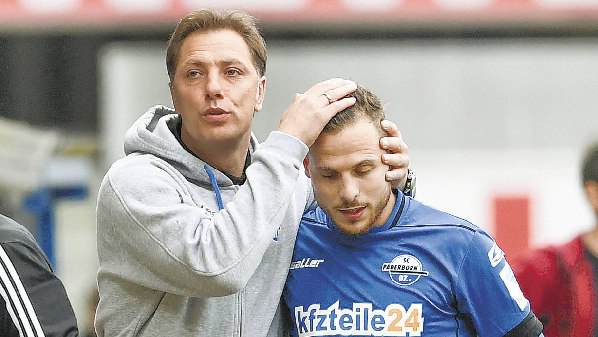 Der Trainer und sein (Ex-)Kapitän: René Müller fand auch für Marvin Bakalorz tröstende und anerkennende Worte gleichermaßen. | © Marc Köppelmann
