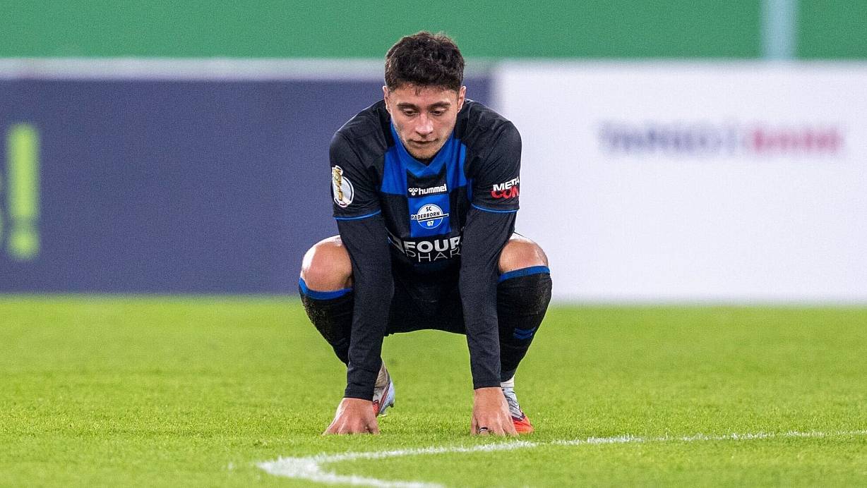 SCP-Torschütze Stefano Marino ist nach dem Last-Minute-Pokal-Aus gegen Leverkusen sichtlich enttäuscht. | © David Inderlied/dpa