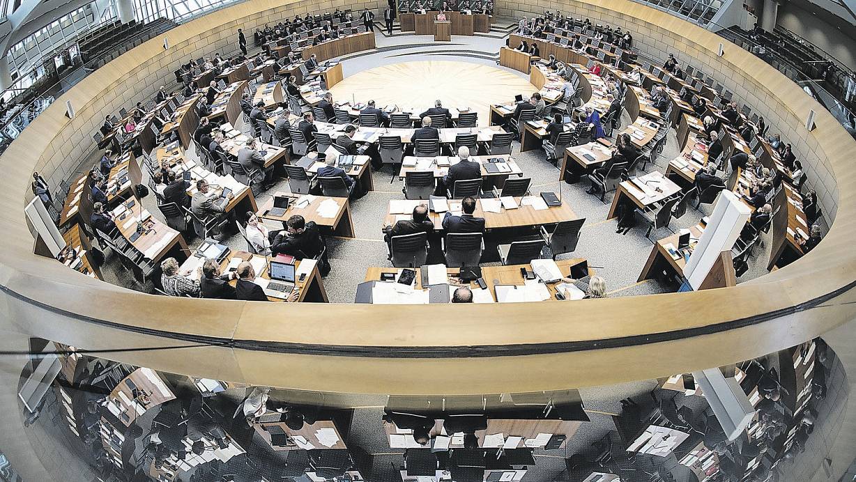 Breite Mehrheit: Im nordrhein-westfälischen Landtag haben die drei größten Fraktionen für das neue Polizeigesetz gestimmt. | © dpa