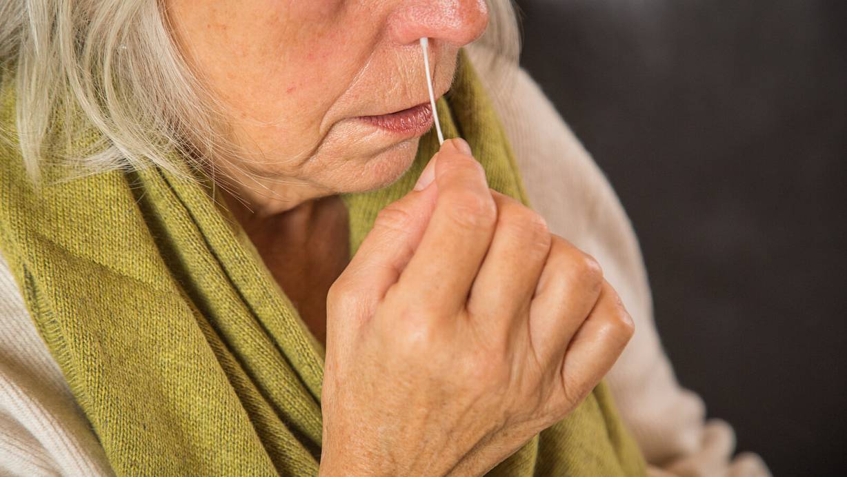 Tief und lange: Nicht nur zuverlässige Produkte sind wichtig für das richtige Testergebnis, auch die korrekte Handhabung. | © picture alliance / dpa-tmn | Christin Klose