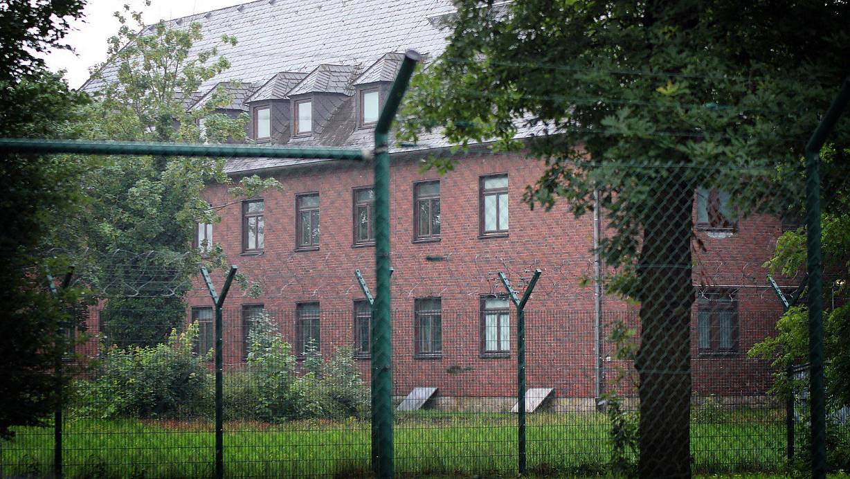 Prüfung läuft: Ein Teil der vorhandenen Mannschaftsunterkünfte entlang der Marienfelder Straße könnte schon bald zu einer zentralen Flüchtlingseinrichtung des Landes umgenutzt werden. Die Entscheidung fällt voraussichtlich Ende August. | © Jens Ostrowski