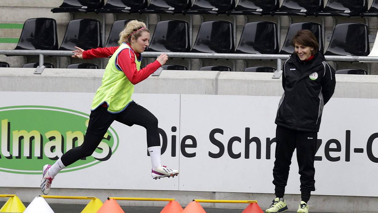 Ehrgeiz: In zahlreichen Trainingsschichten wie hier mit Britta Hainke hat sich Laura Hoffmann nach ihrem dritten Kreuzbandriss wieder fit gemacht. | © Henrik Martinschledde
