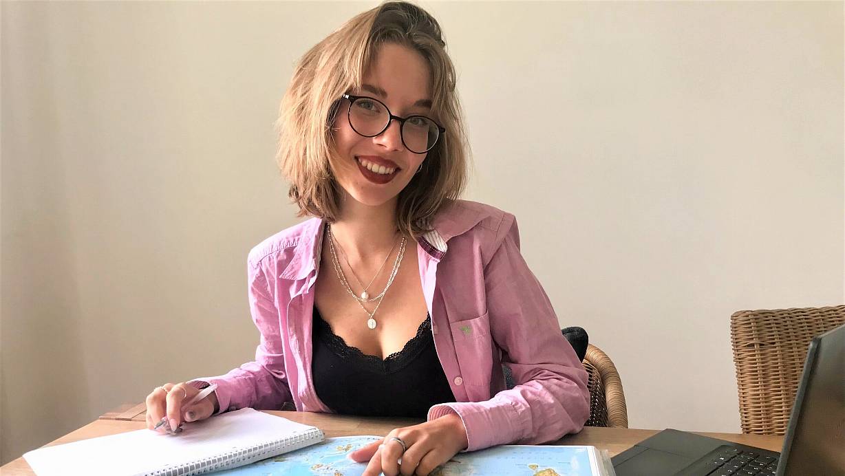 Hochschulreif, aber nicht mündig: Die frisch 18-jährige Greta Kotzian hat im vergangenen Jahr immer wieder erlebt, wie wenig ihr das Abi mit 17 nützt, vor allem bei ihren China-Plänen. | © Anneke Quasdorf