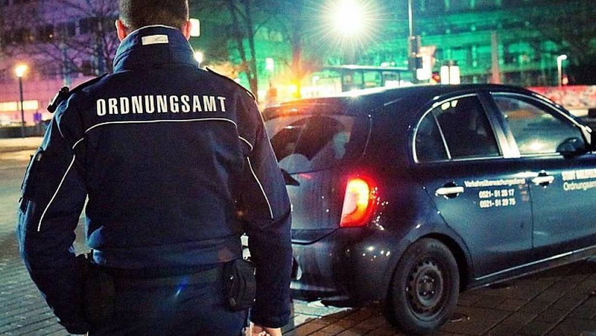 Ordnungsamt und Polizei kontrollieren ab der Nacht von Freitag auf Samstag - der Krisenstabsleiter wendet sich vorab noch einmal an die Bielefelder. | © Barbara Franke (Archiv)