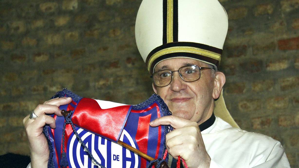 Der argentinische Verein San Lorenzo möchte ein neues Stadion nach dem verstorbenen Papst Franziskus benennen, der ein bekannter Unterstützer des Clubs war. (Archivbild) | © picture alliance / dpa