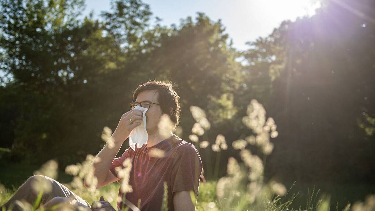 Wenn die Natur zur Qual wird: Pollen schränken viele Allergiker stark im Alltag ein. | © Zacharie Scheurer/dpa-tmn
