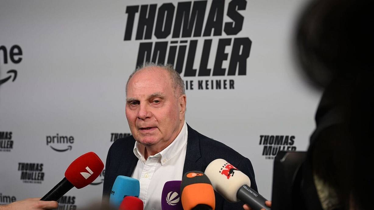Uli Hoeneß: Thomas Müller wird beim FC Bayern «immer einen Platz finden». | © Felix Hörhager/dpa