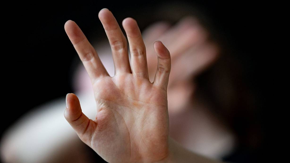 Frauen und Mädchen finden bei Lilith eine Anlaufstelle, wenn sie häusliche oder sexualisierte Gewalt, Zwangsheirat, Stalking oder sexualisierte digitale Gewalt erleiden. | © Fabian Sommer/dpa