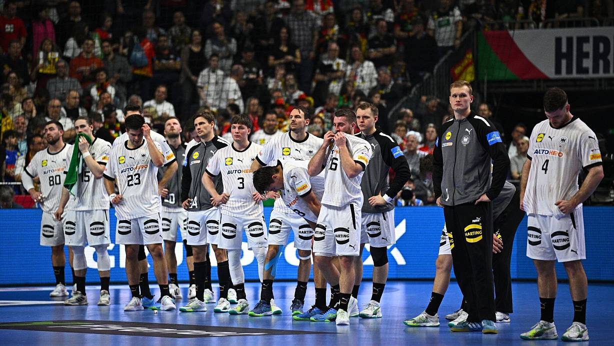 Bei der EM haben sie das direkte Ticket verpasst. Nun muss sie die Deutsche Handball-Nationalmannschaft durch die Qualifikation zur Olympiade arbeiten. | © Tom Weller/dpa