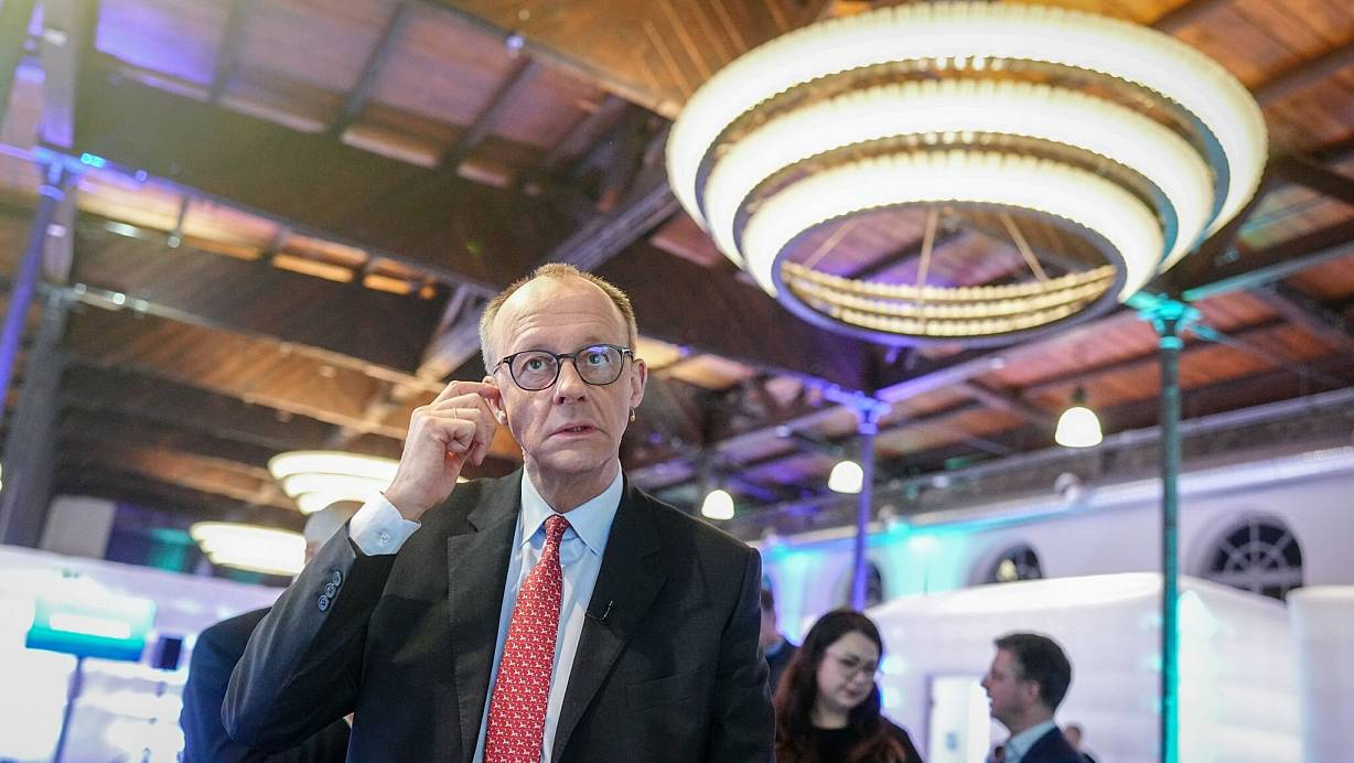 Friedrich Merz: Seine Aussagen zu einer möglichen Koalition mit den Grünen werfen Fragen auf. | © Kay Nietfeld/dpa