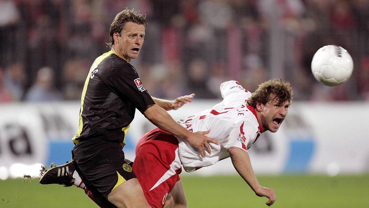 Mit Energie Cottbus feierte Steffen Baumgart (r.), hier im Duell gegen BVB-Akteur Christian Wörns, vor gut zwölf Jahren einen 3:2-Erfolg beim BVB. 1996 hatte er bereits mit Hansa Rostock in Dortmund gewonnen. | © Imago Images