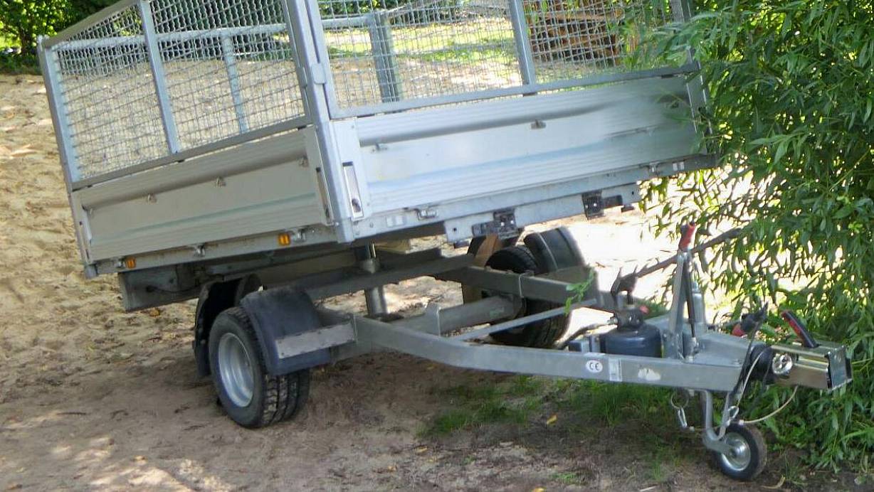 Der Anhänger gehört dem kirchlichen Träger des Kindergartens in Lemgo-Lieme. | © Polizei Lippe