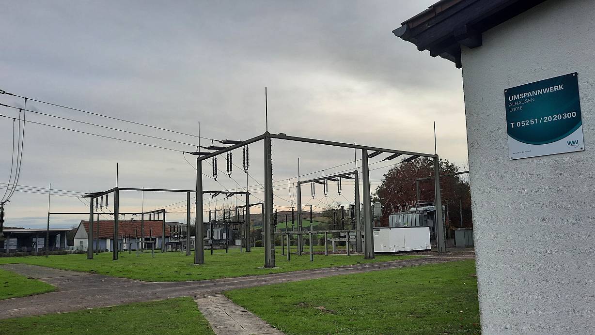 Nahe des Umspannwerks in Alhausen soll die Speicheranlage entstehen. | © David Schellenberg