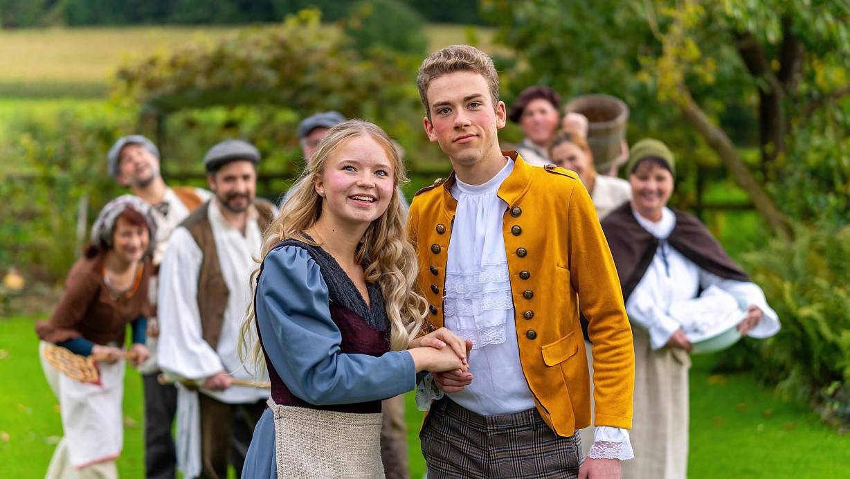 Wird es in "Drei Haselnüsse für Aschenbrödel" ein Happy-End für das Brödel (Pauline Koch) und den Prinzen (Magnus Knipping) geben? | © Musical-Company