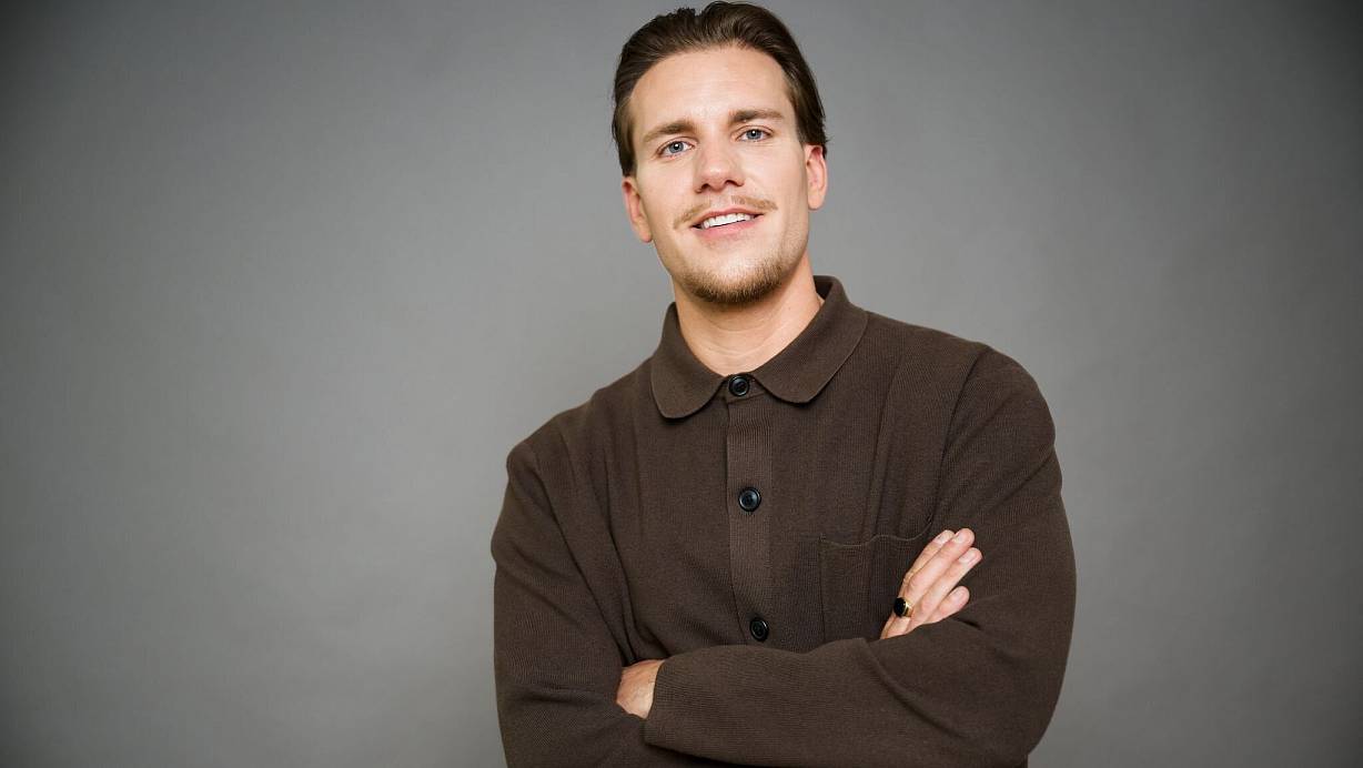 Der Neu-Bachelor Felix Stein kommt aus Berlin - hält die Stadt aber nicht für ideal, um die neue Traumfrau zu finden. | © Henning Kaiser/dpa