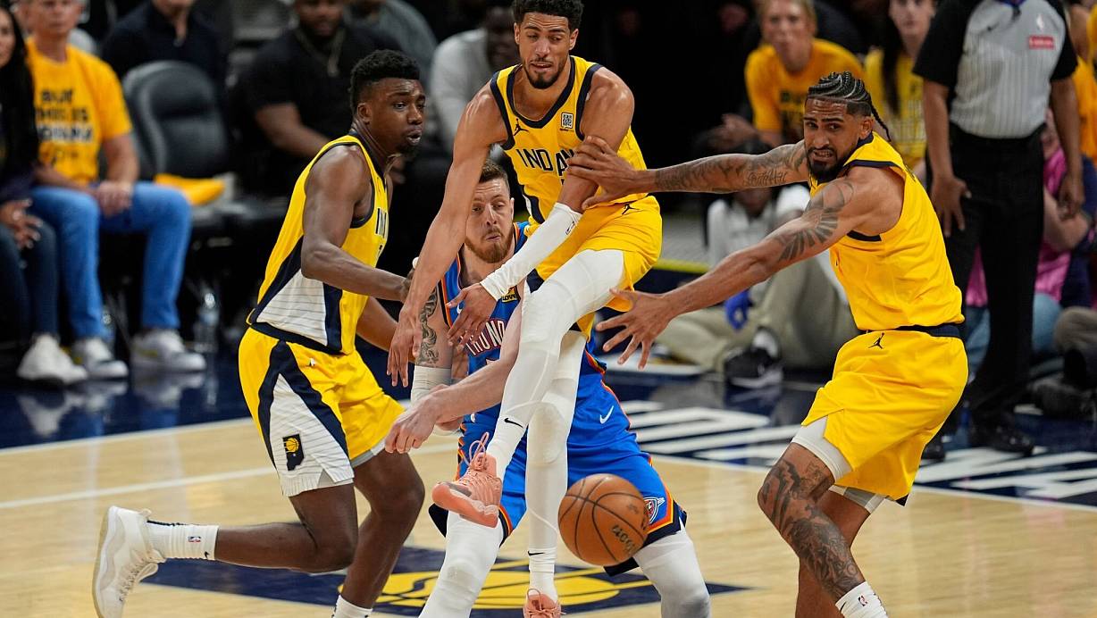 Die Indiana Pacers waren aus Sicht von OKC um Isaiah Hartenstein zu oft in Überzahl und übermächtig. | © Abbie Parr/AP/dpa