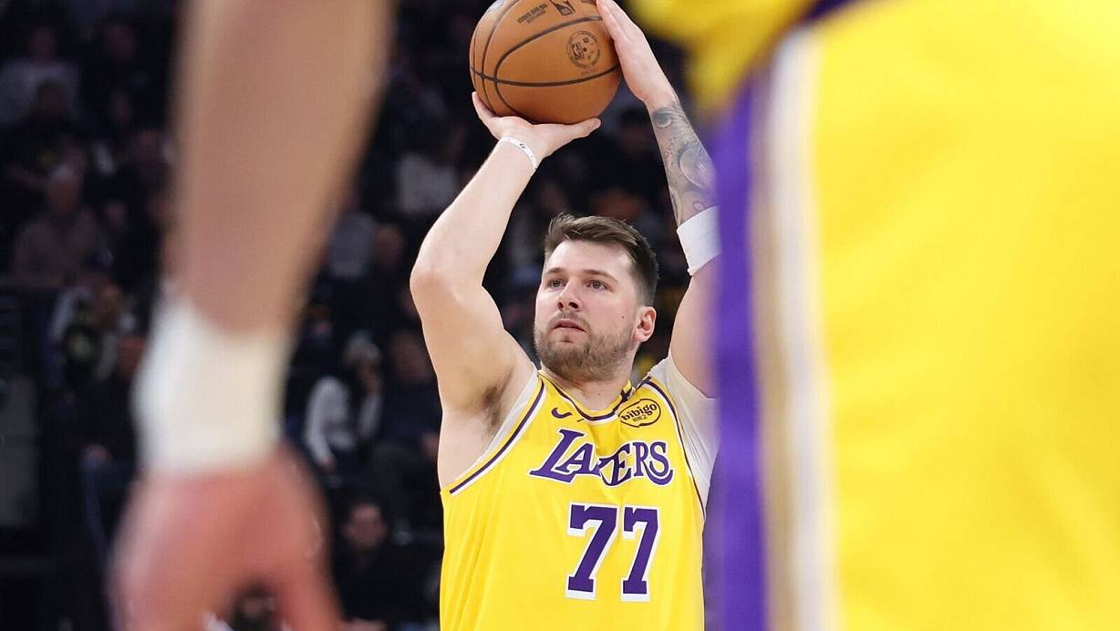 Muss bei den Lakers erst noch richtig ankommen: NBA-Star Luka Doncic. | © Rob Gray/AP/dpa