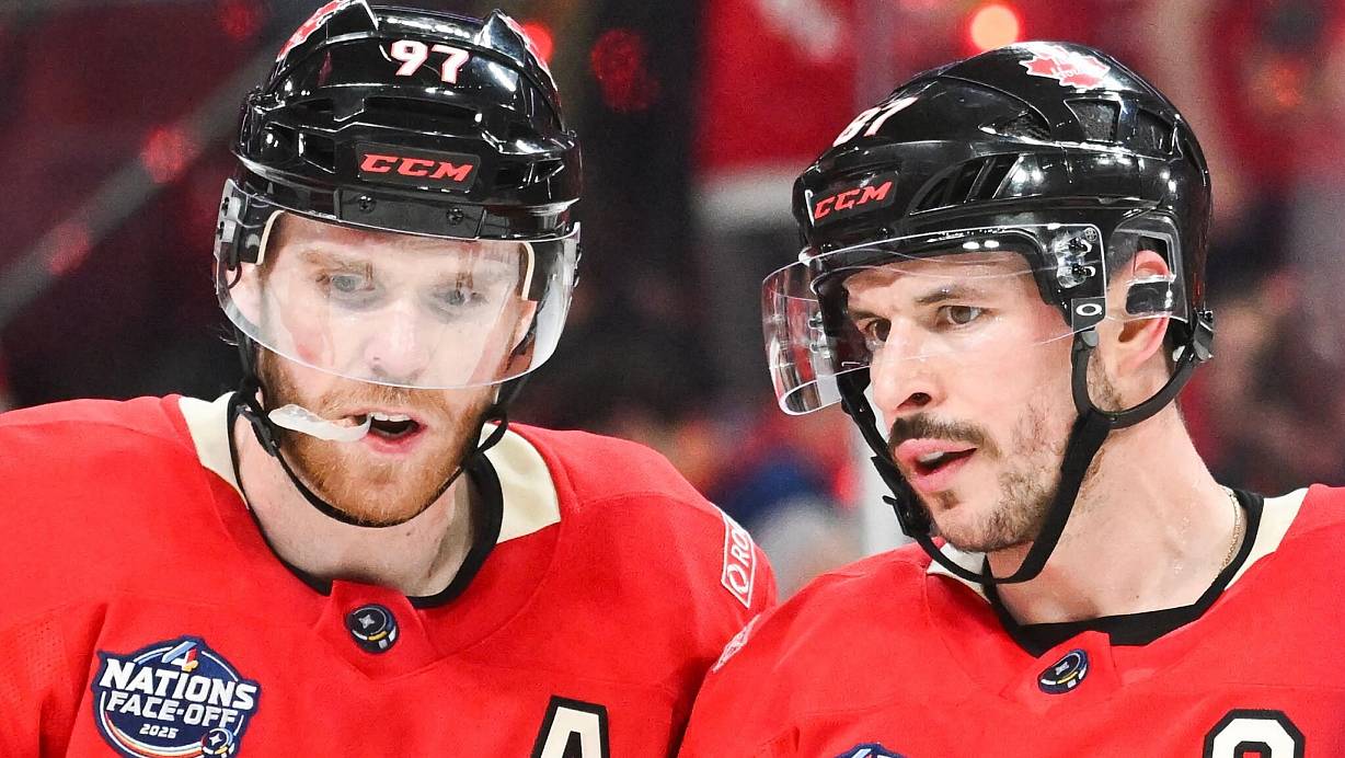 Gewannen das Finale gegen die USA: Kanadas Superstars Connor McDavid (links) und Sidney Crosby. | © Graham Hughes/Canadian Press via ZUMA Press/dpa