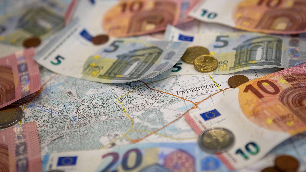 Die klammen Kassen der Städte und Kommunen im Kreis Paderborn bekommen eine Finanzspritze vom Land NRW. An der Verteilung durch die Landesregierung gibt es aber auch Kritik. | © Symbolbild: Niklas Tüns
