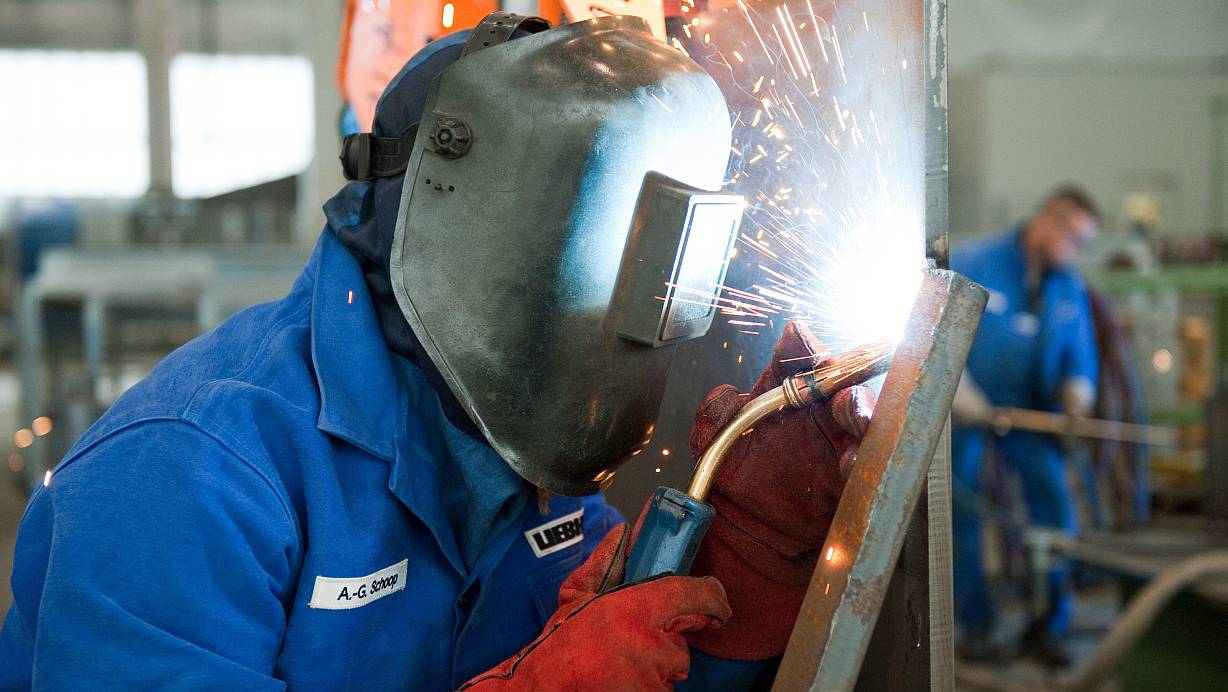 In der Wirtschaft in OWL kriselt es weiter. Vor allem Industrie und Handel verzeichnen einen Negativtrend beim Konjunkturklima. | © picture alliance / dpa