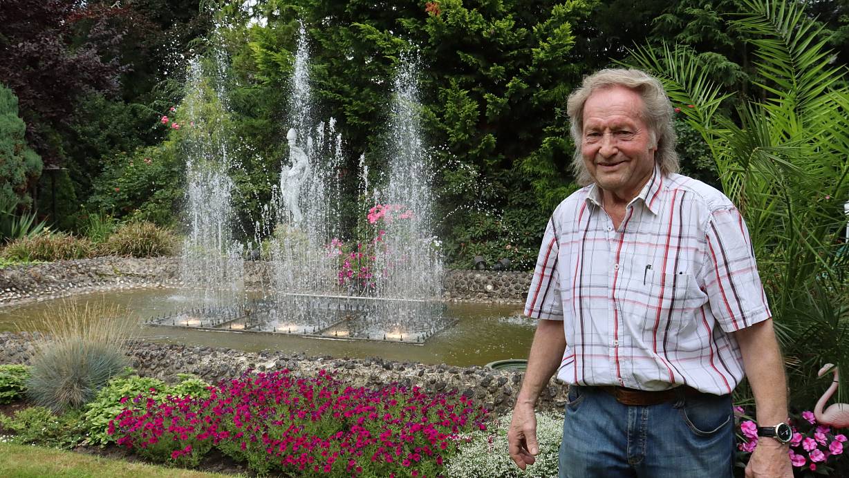Rolf Büsing hat das Theater und die Wasserorgel in seinem Garten selbst gebaut. | © Judith Gladow