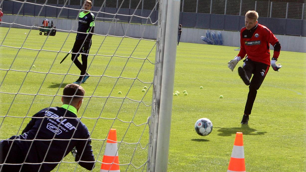 Nico Burchert macht die Torhüter des SC Paderborn fit für den Neustart in der Fußball-Bundesliga. Wie hier vor der Corona-Zwangspause. | © Uwe Müller