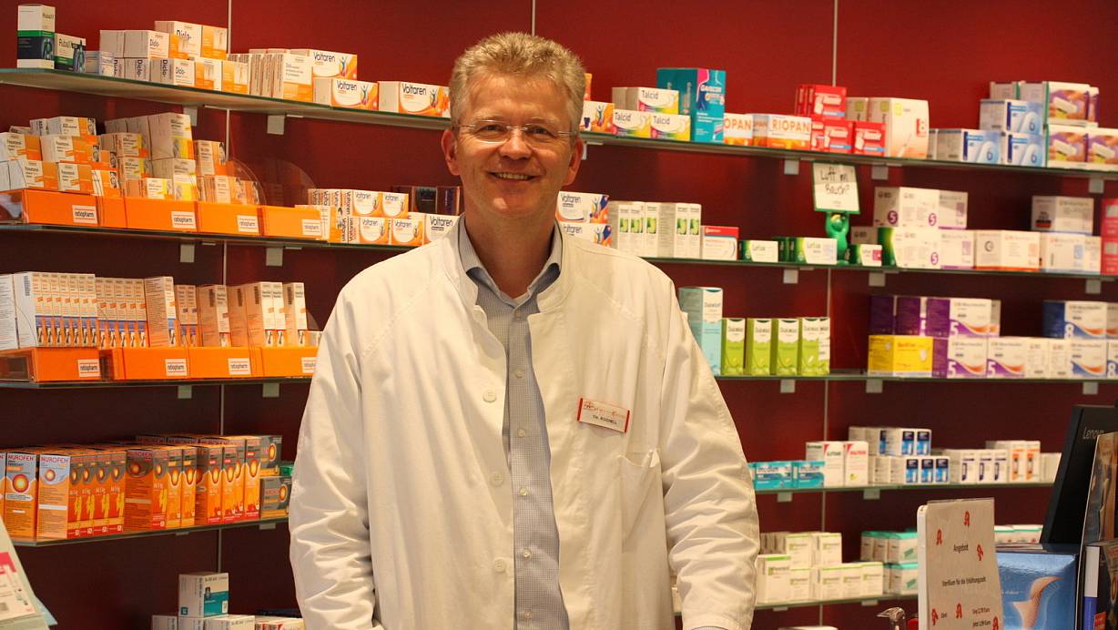 Apotheker Thomas Rochell hat wegen Fachkräöftemangels bereits eine Filiale schließen müssen. | © Torsten Wegener