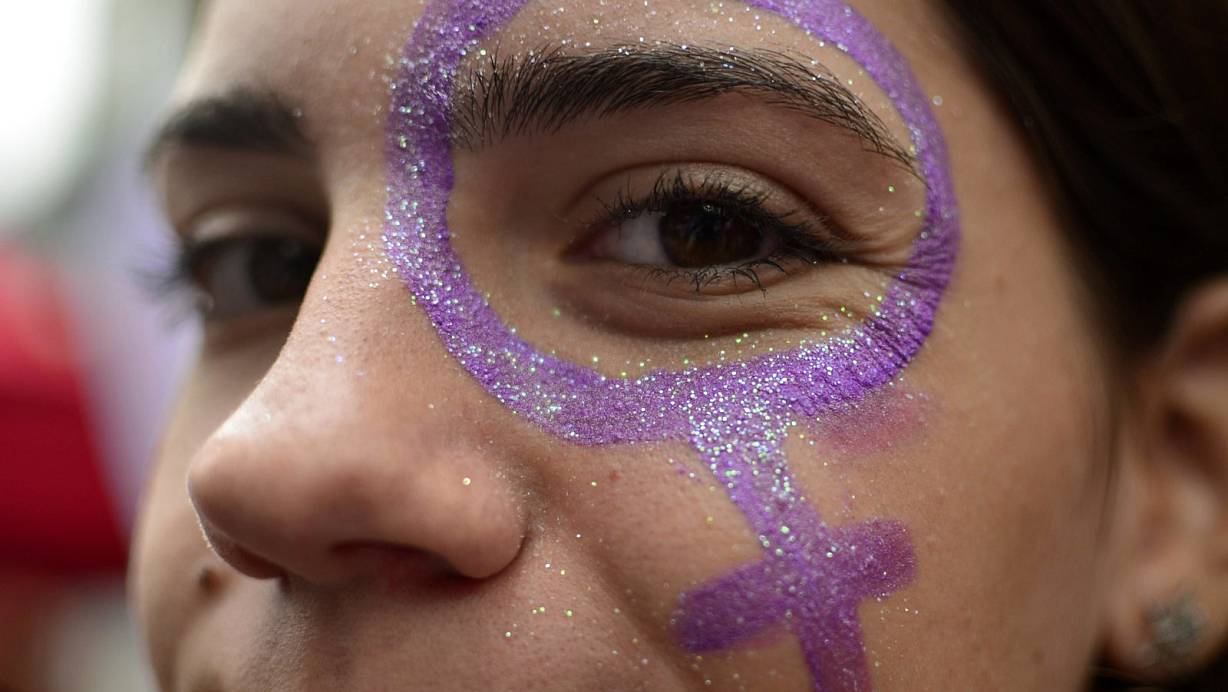 Der Internationale Weltfrauentag findet jährlich am 8. März statt - Zeit auf die Rolle der Frau in der Gesellschaft einmal ganz genau zu schauen. | © picture alliance / NurPhoto