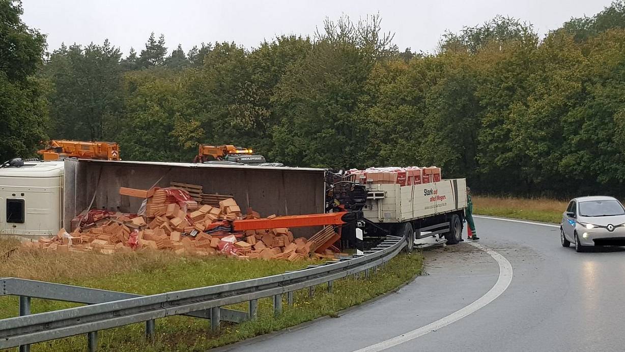 Der Lkw hatte Ziegel gelagert. | © Andreas Eickhoff