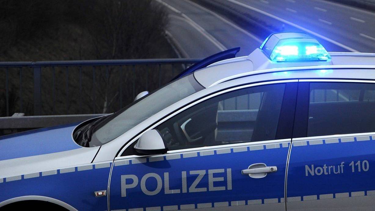 Die Polizei wurde von Zeugen zum Unfallort gerufen. | © DPA