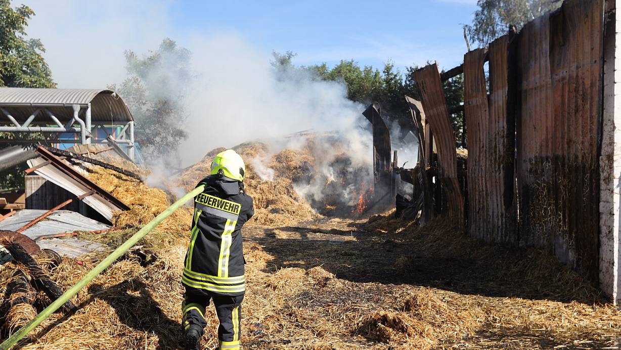 Immer wieder stand das Stroh in Flammen. Mehrere Tiere starben. | © Nicole Sielermann