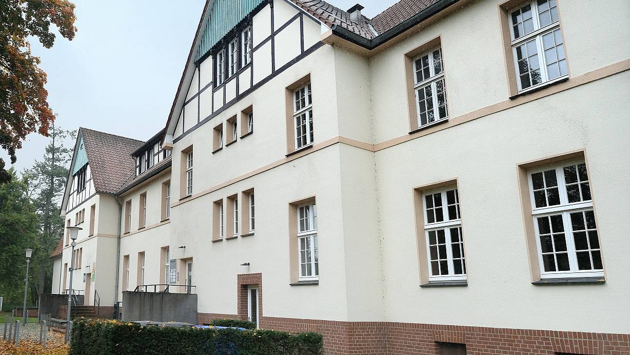 Der frühere Sitz: Hier wurden 13 Jahre lang Kinder und Jugendliche im Alter von zwei bis 21 Jahren behandelt. Heute ist das Gebäude mit der Hausnummer 22 extern vermietet. | © Andreas Frücht