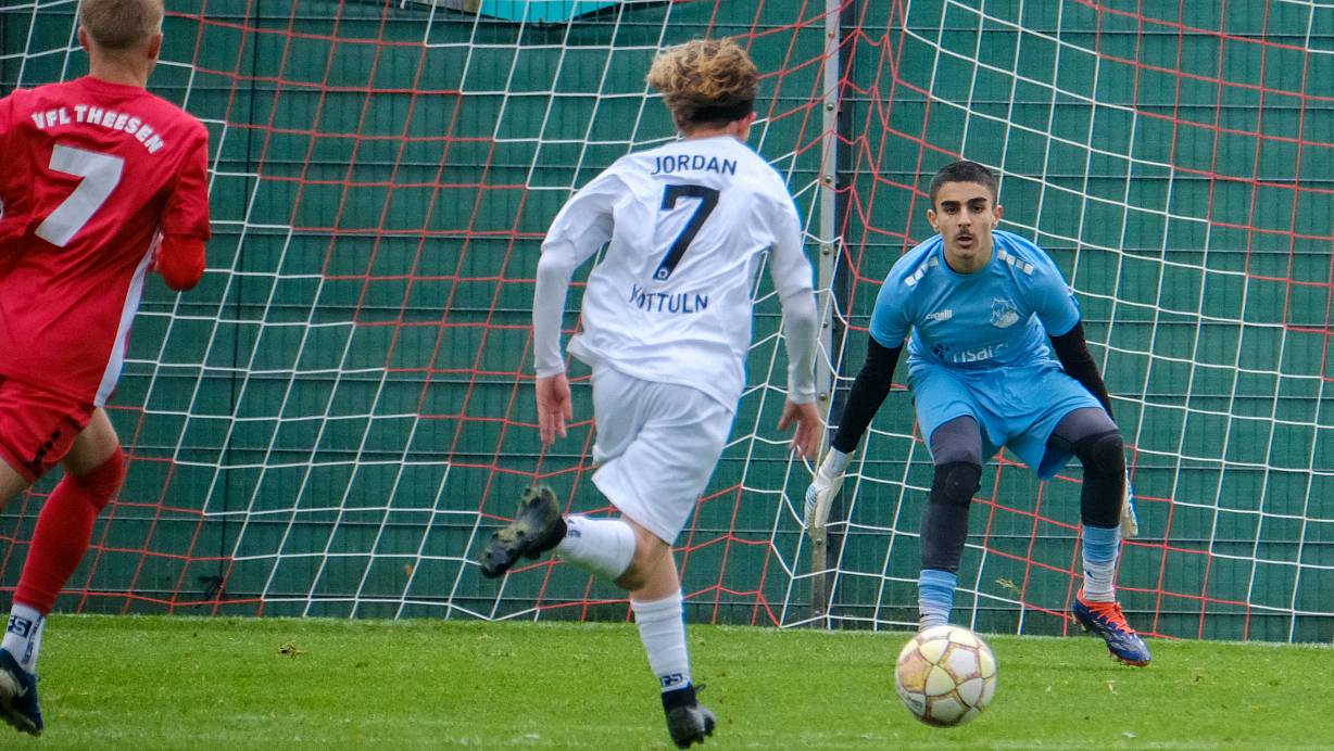 Theesens Torwart Milan Cavildak hielt in der C-Jugend-Westfalenliga seinen Kasten gegen GW Nottuln sauber. | © Andreas Zobe