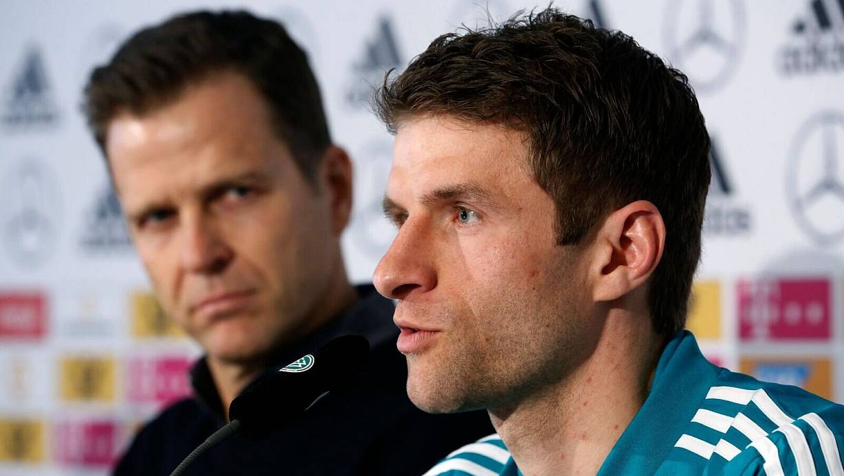 Oliver Bierhoff würde ein Karriereende von Müller nach dieser Saison bedauern. | © Ina Fassbender/dpa